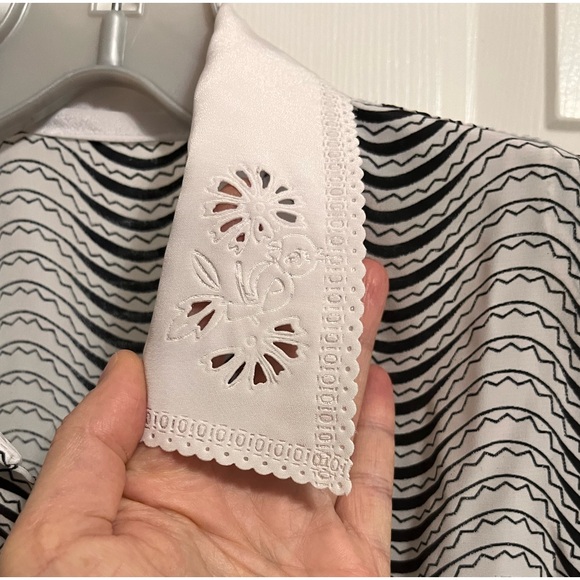 Cute blouse with white collar - Picture 3 of 3